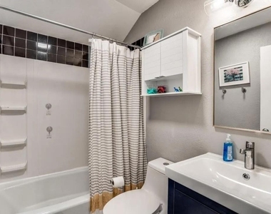 2116 Oak Brook Drive - Photo Thumbnail 3
