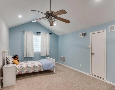 2116 Oak Brook Drive - Photo Thumbnail 15