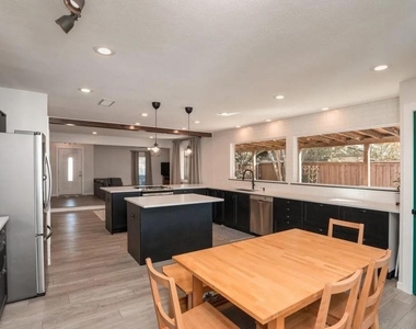 2116 Oak Brook Drive - Photo Thumbnail 16