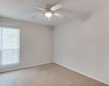 2116 Oak Brook Drive - Photo Thumbnail 12