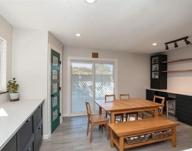2116 Oak Brook Drive - Photo Thumbnail 9