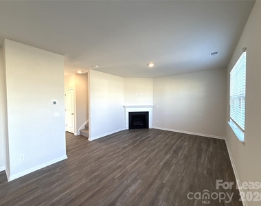 7640 Bainbridge Road - Photo Thumbnail 4