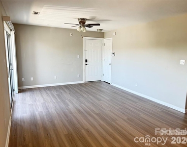 1063 Triece Lane - Photo Thumbnail 4