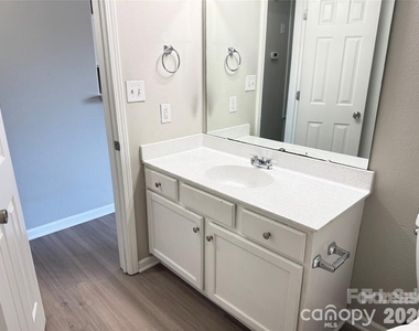 1063 Triece Lane - Photo Thumbnail 14