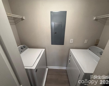 1063 Triece Lane - Photo Thumbnail 8