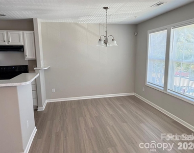 1063 Triece Lane - Photo Thumbnail 6