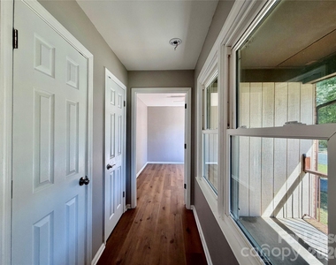 3517 Cross Winds Drive - Photo Thumbnail 3