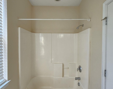 1308 Kenilworth Avenue - Photo Thumbnail 12