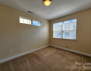 1308 Kenilworth Avenue - Photo Thumbnail 9