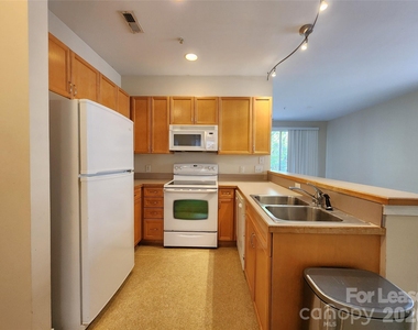1308 Kenilworth Avenue - Photo Thumbnail 3