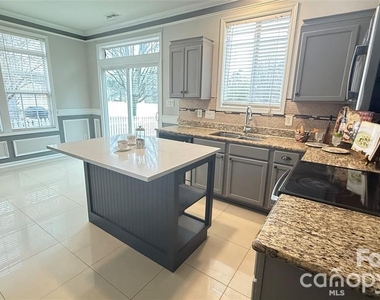 2019 Astoria Drive - Photo Thumbnail 12