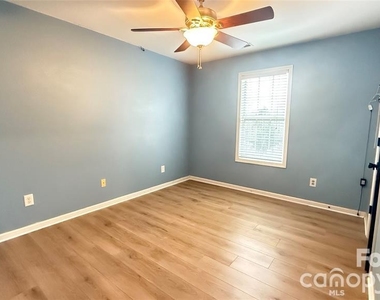 2019 Astoria Drive - Photo Thumbnail 8