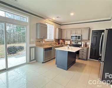 2019 Astoria Drive - Photo Thumbnail 10