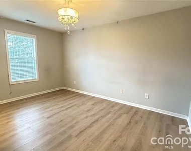 2019 Astoria Drive - Photo Thumbnail 7