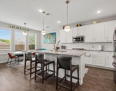 204 Lake Cove Drive - Photo Thumbnail 3