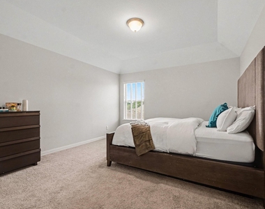 204 Lake Cove Drive - Photo Thumbnail 9