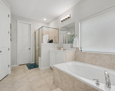 204 Lake Cove Drive - Photo Thumbnail 10