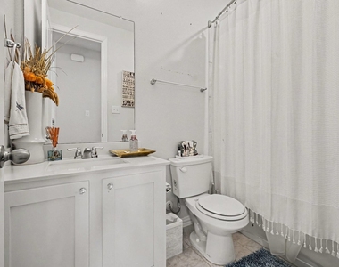 204 Lake Cove Drive - Photo Thumbnail 12
