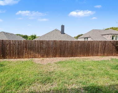 204 Lake Cove Drive - Photo Thumbnail 14
