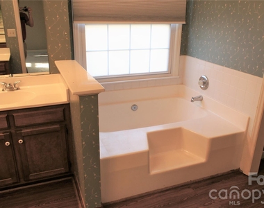 2308 Heathershire Lane - Photo Thumbnail 22