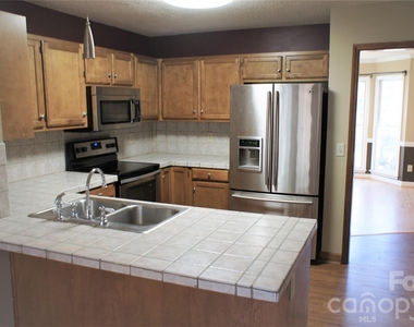 2308 Heathershire Lane - Photo Thumbnail 10