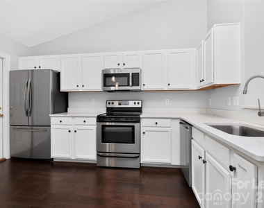 1713 Summit Ridge Lane - Photo Thumbnail 15