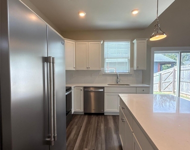 1009 Justice Avenue - Photo Thumbnail 6