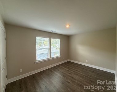 1009 Justice Avenue - Photo Thumbnail 13