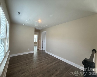 1009 Justice Avenue - Photo Thumbnail 10