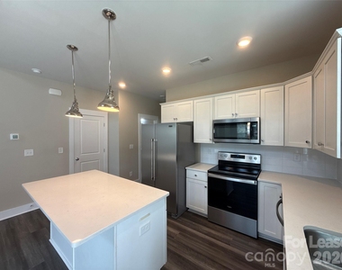 1009 Justice Avenue - Photo Thumbnail 5