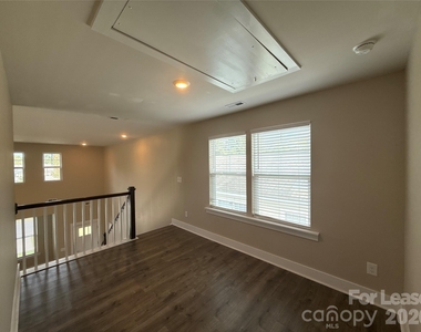 1009 Justice Avenue - Photo Thumbnail 14