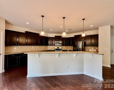 7703 Kelburn Lane - Photo Thumbnail 13