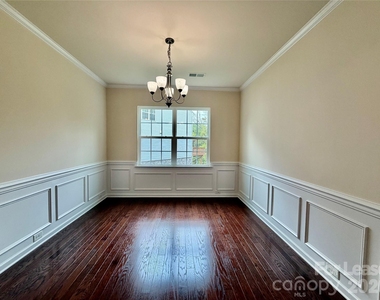 7703 Kelburn Lane - Photo Thumbnail 5