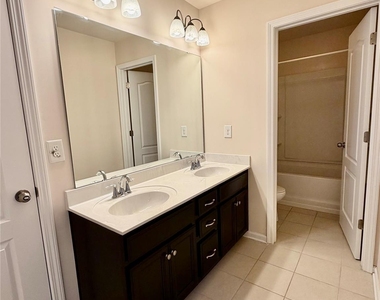 7703 Kelburn Lane - Photo Thumbnail 23