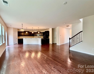 7703 Kelburn Lane - Photo Thumbnail 10