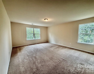 7703 Kelburn Lane - Photo Thumbnail 18