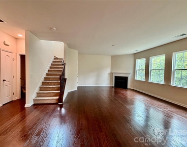 7703 Kelburn Lane - Photo Thumbnail 15