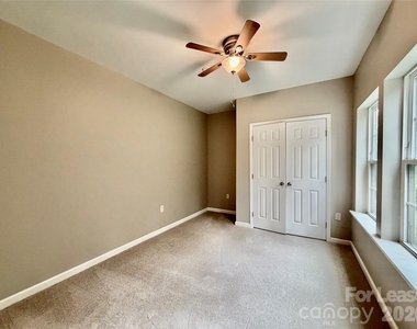 7703 Kelburn Lane - Photo Thumbnail 33