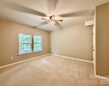 7703 Kelburn Lane - Photo Thumbnail 34