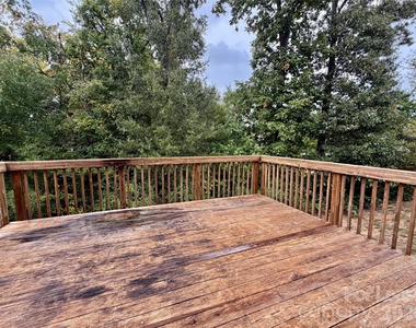 7703 Kelburn Lane - Photo Thumbnail 16