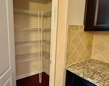 7703 Kelburn Lane - Photo Thumbnail 14