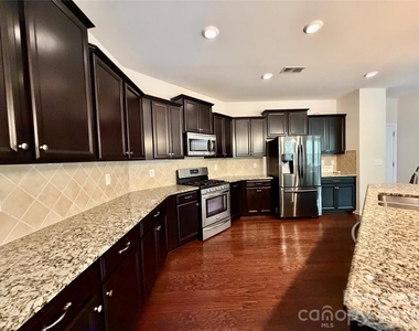 7703 Kelburn Lane - Photo Thumbnail 11