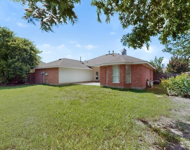 320 Elizabeth Trail - Photo Thumbnail 3