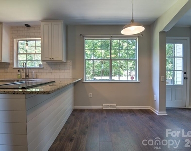 11205 Vintage Lane - Photo Thumbnail 7