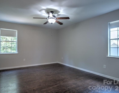 11205 Vintage Lane - Photo Thumbnail 8