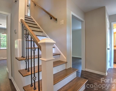 11205 Vintage Lane - Photo Thumbnail 5