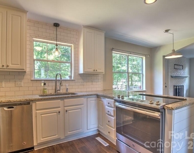 11205 Vintage Lane - Photo Thumbnail 3