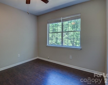 11205 Vintage Lane - Photo Thumbnail 12