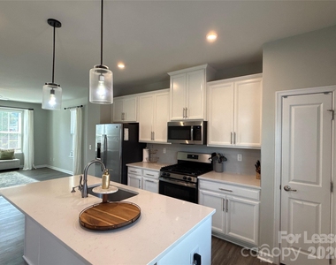 10840 Overlook Mountain Drive - Photo Thumbnail 9