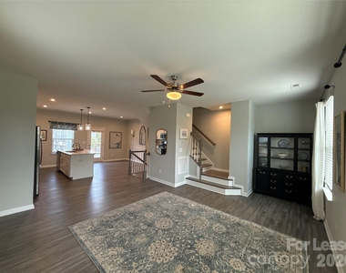 10840 Overlook Mountain Drive - Photo Thumbnail 4